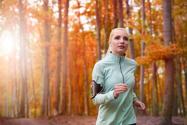 Jak nordic walking wpływa na zdrowie i kondycję fizyczną